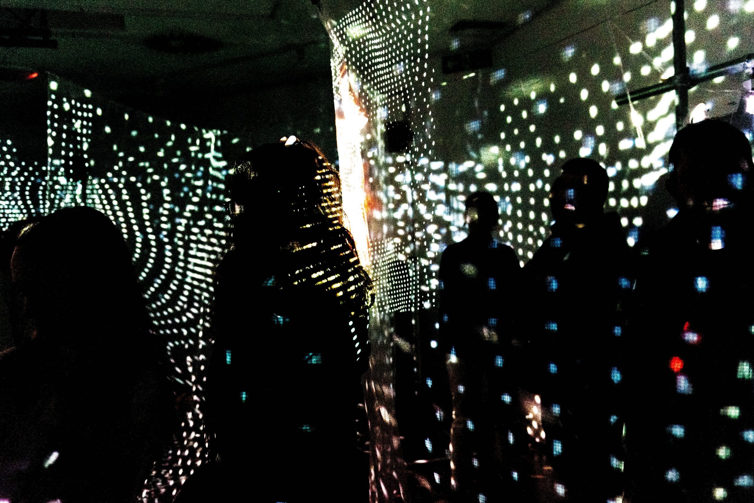 Distorted Constellations – Visual Snow: An Augmented Reality